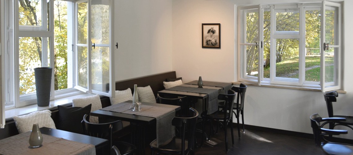 Gastraum des Café Herkomer