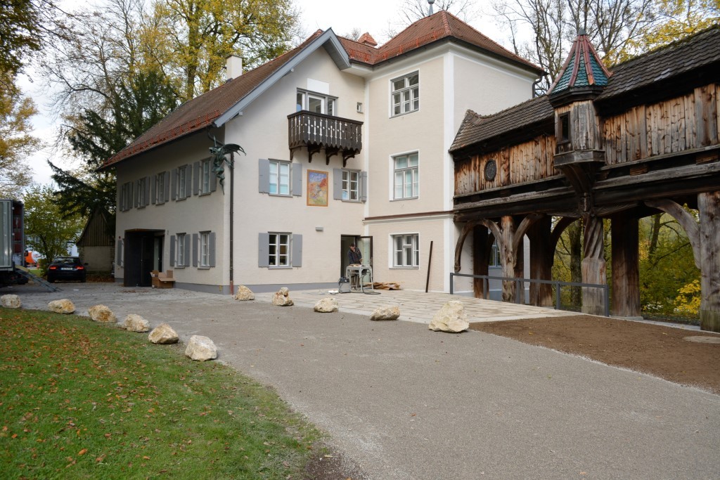 Neu angelegte Terrasse am Herkomer Museum