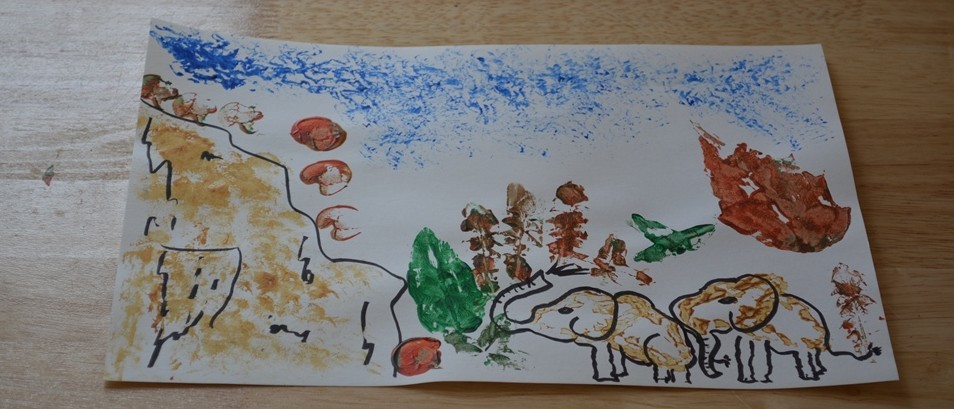 Buntes Bild im Materialdruck mit Elefanten, Bäumen und einem Felsen