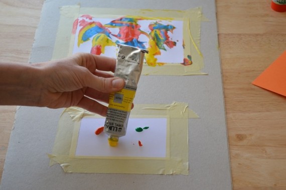 Farbe auf weißes Papier drücken