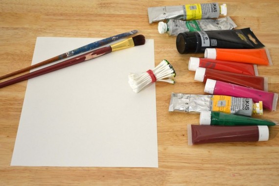 Pinsel, Wattestäbchen, Farben, Papier